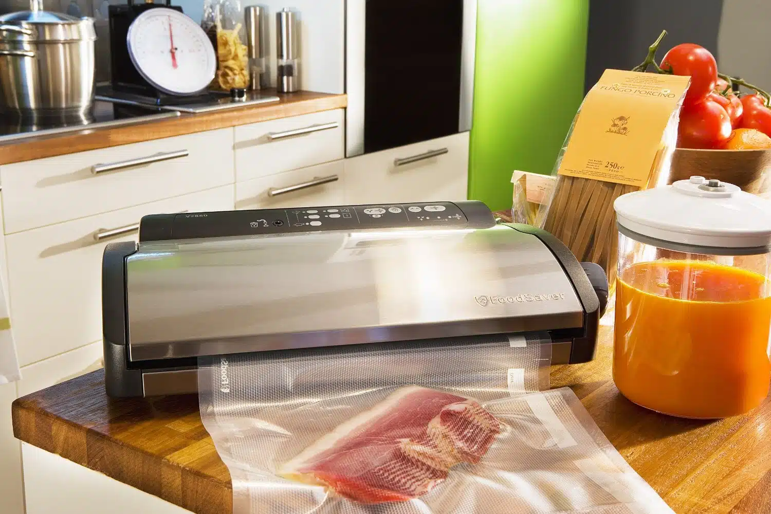 Quels sont les avantages de la machine sous vide FoodSaver V2860-I ?